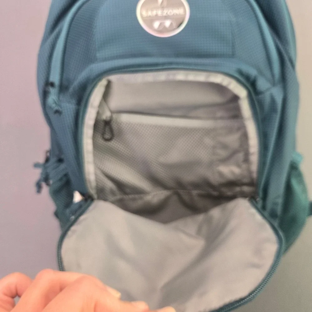 Thule Chronical 28L Backpack Deep Teal Laptop SafeZone 3203888 NWT SAMPLE